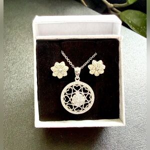 Filigree Heart Pendant on 17” Sterling Chain With Matching Pierced Earrings ✨❤️